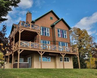 Condo 120B, Hot Tub, Panoramic Views & Game Area - Petite-Rivière - Building
