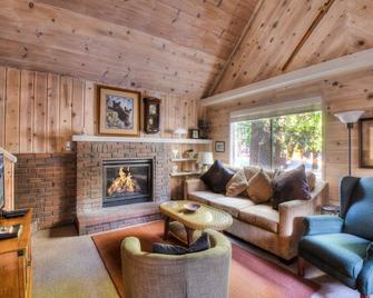 Woodland Chalet - Tahoma - Living room