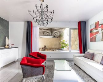 Home in Paris Marais Elegant Flat in Old Paris - ปารีส - ห้องนั่งเล่น