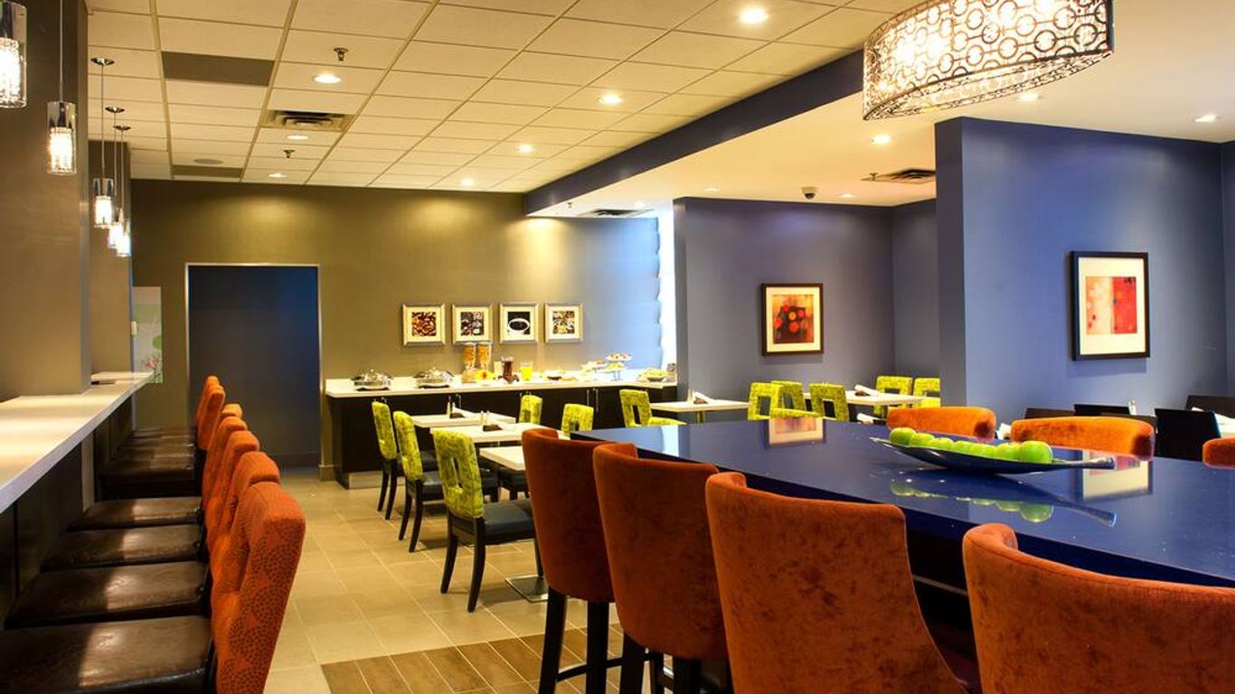 Holiday Inn & Suites Mississauga West - Meadowvale By IHG