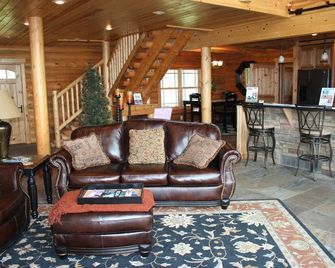 Luxurious Log Home with Mille Lacs Lake Sunrise Views - Garrison - Sala de estar