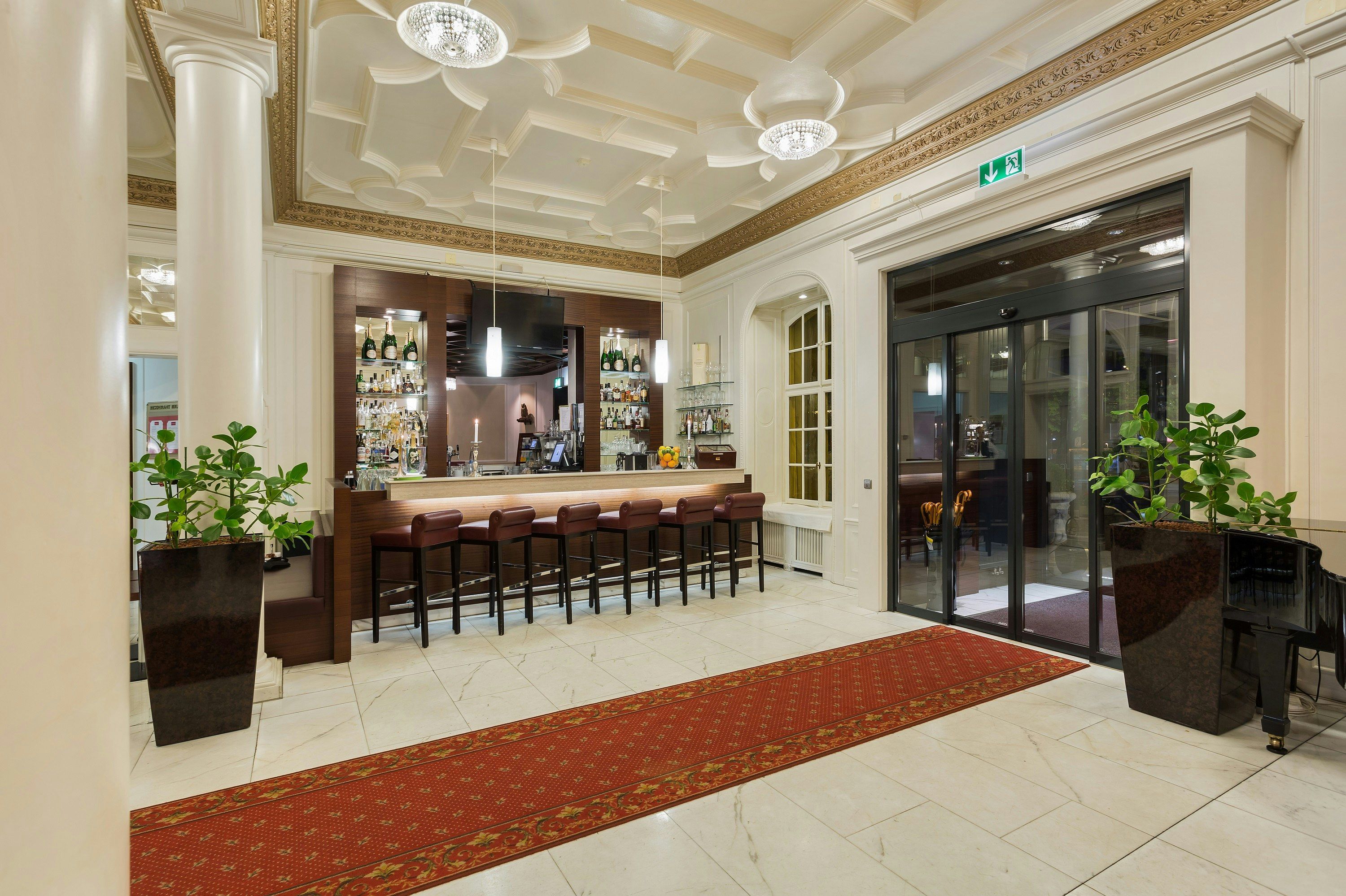 هوتل يولر - بازل - بار