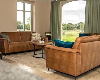Peaceful Peer Holiday Home - Peer - Huiskamer