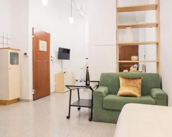 8- Tourist House Bologna - Light House - Self check-in - Bolonia - Sala de estar