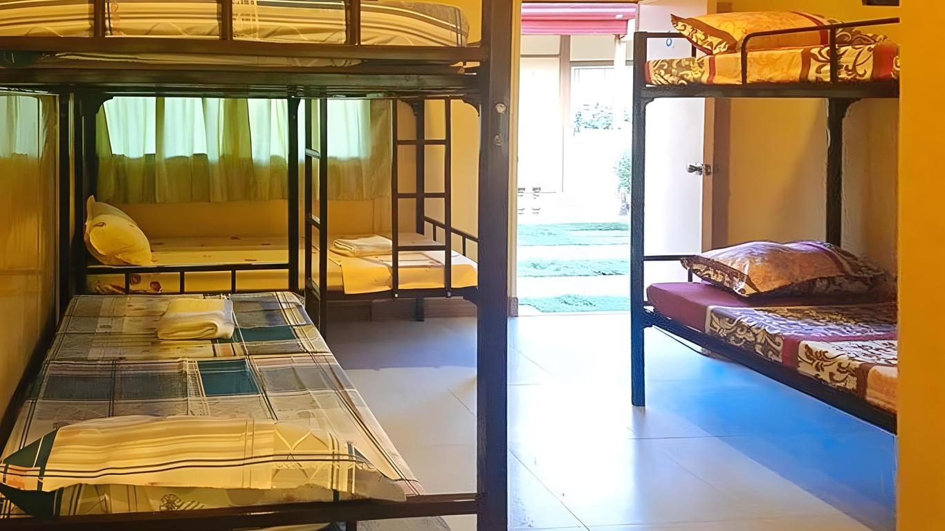 RedDoorz @ Shandy's Transient House Palompon