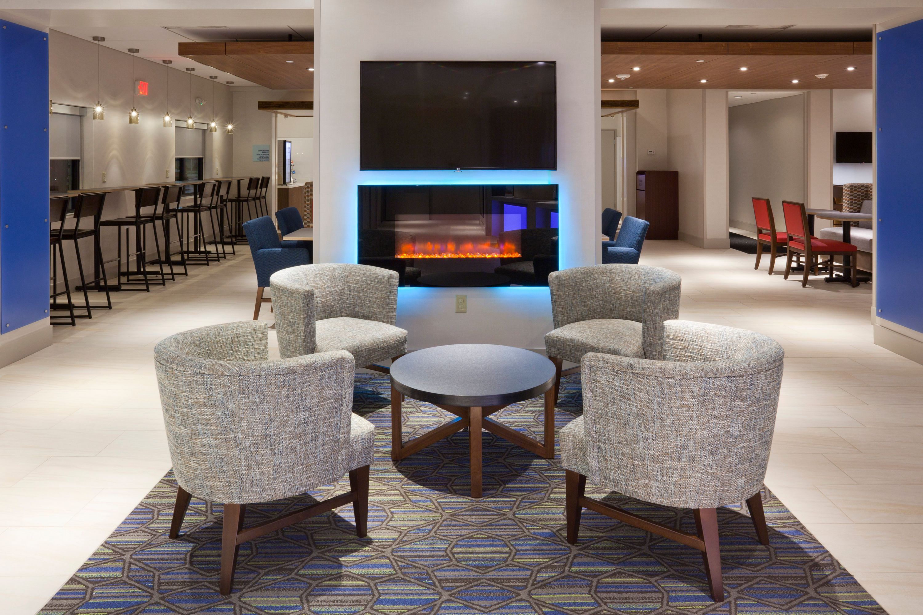Holiday Inn Express Roseville-St. Paul By IHG thumbnail 2