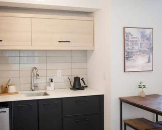Seattle's Ballard new studio - Seattle - Kitchen