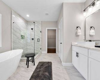 New Luxury Family Friendly Home Centrally Located - Atlanta