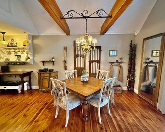 A Mammoth Cave Getaway - Park City - Dining room