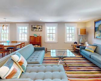 WaterView Cottage, West End-Steps to Beach , Prv Deck & Garden, Internet, Pkg - Provincetown - Sala de estar