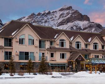 Irwin's Mountain Inn - Banff - Edificio