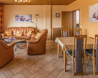 1 Bedroom Stunning Apartment In Büsum - Büsum - Living room