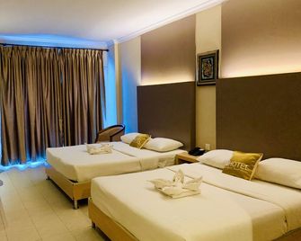 Sky View Hotel - Batuampar - Habitación