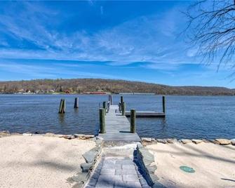 Summer at the Haddam House - Haddam - Beach