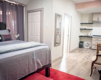 Top Bay Apartments – Entire 5-Unit Hilltop Stay Near Beach & Town - Montego Bay - Bedroom