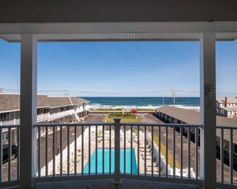 Sea Latch Inn - York Beach - Balcony