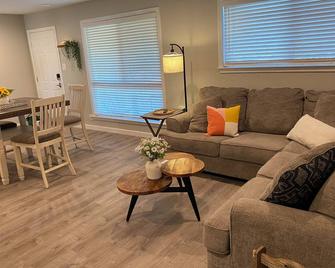 Gorgeous, modern and sweet - Orangevale - Living room