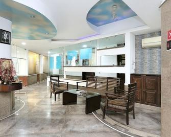 OYO 1496 Hotel Stayly - Chandigarh - Lobby