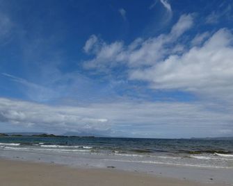 Tranquil surroundings close to the Loch beach access only 10 miles to Ben Nevis. - Fort William - Beach