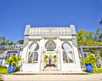 Ile Des Deux Cocos - Blue bay - Building