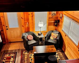 New Cabin for an Adventure - Peculiar - Living room