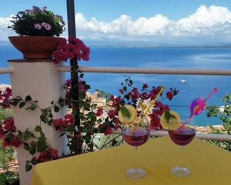 Vittoria Porto Santo Stefano - Монте-Арджентаріо - Балкон