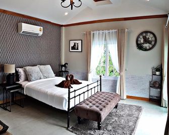 Vanida Antique Home - Sattahip - Bedroom