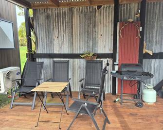 Rimu View 3 by Tiny Away - Hokitika - Patio