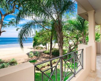 Sol y Mar-Beachfront and Beautiful - 3 bedroom/3 bathroom - Playa Hermosa - Balcón