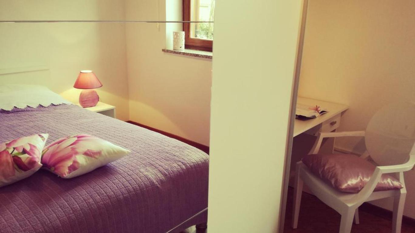Room Kris with private entrance & private bathroom