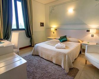 Hotel Eden - Castel d'Ario - Camera da letto