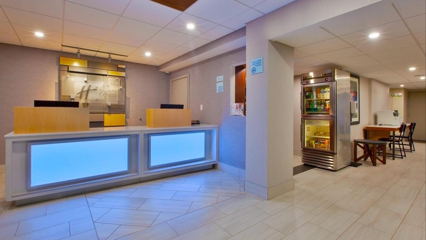 Holiday Inn Express Fairfax - Arlington Boulevard