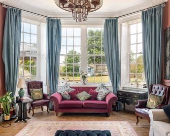 Cotswold Manor House - country house retreat with hot tub, ideal for large groups - Badminton - Вітальня