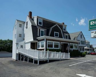 #4 | Comfy Room w/ Queen-bed - Middletown - Building