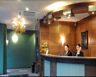 Pearl Lane Hotel - Manila - Front desk