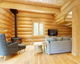 Log Home Intimacy ✦ Natural Lake Access - La Conception - Living room
