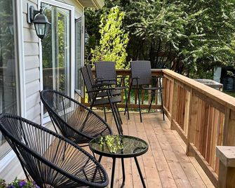Lake View Suite, Forest Retreat, Balfour Bc - Balfour - Balcony