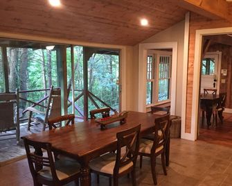Historic Lakemont Cabin Near Lake Rabun - 3 bdrm/2bath - Lakemont - Dining room