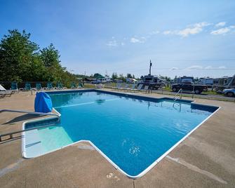 Narrows Too Camping Resort - Trenton - Piscina