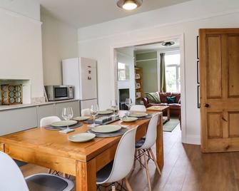 2 James Street, Pet Friendly, Character Holiday Cottage In Oakworth - Keighley - Comedor