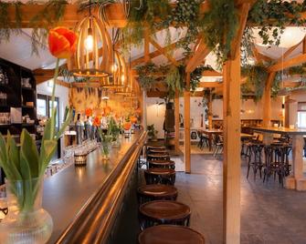 Wellness Lodge With Sauna on a Holiday Park - Zeewolde - Bar