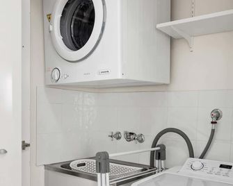 Wake to Waves in Spacious 3-Bed Beachfront Unit - Mermaid Beach - Laverie