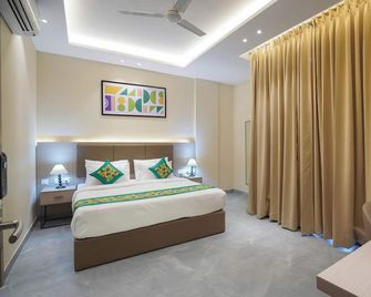 Treebo Premium Indus Crown - Noida - Schlafzimmer
