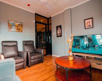 Kingswick Residences & Lodge - Dumaguete City - Living room