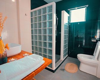 Kingswick Residences & Lodge - Dumaguete - Łazienka