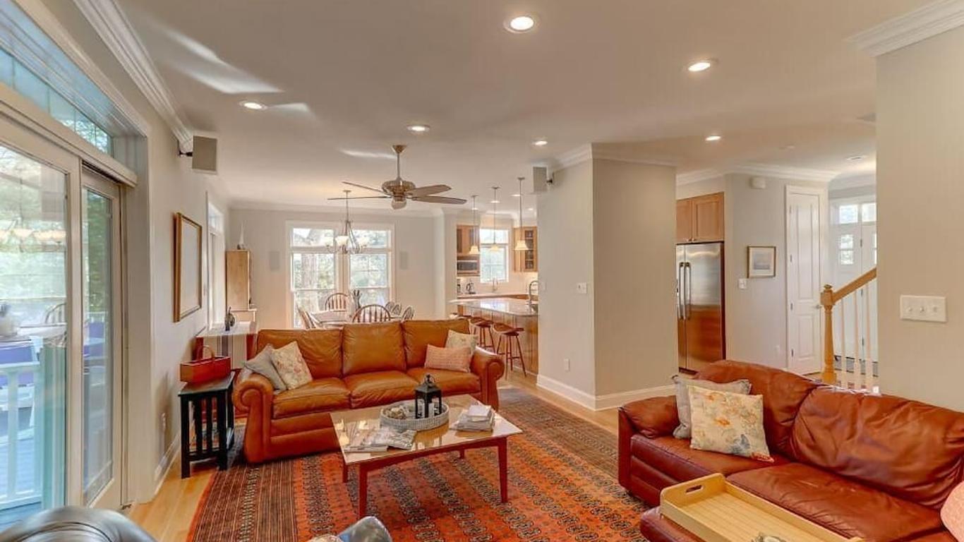 Luxury Home Near The Beach + Free 250 Beach Gear Credit!
