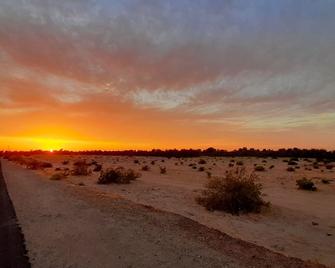 Entire Foothills Quiet Guest Home - Dog Friendly, Utilities Included, Bbq Grill - Yuma