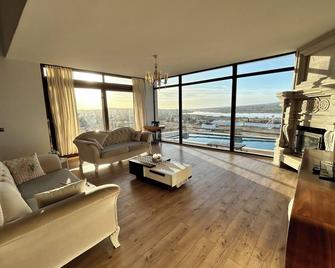 Unique Villa with Pool & Private Cave in Cappadocia - Nevşehir - Wohnzimmer