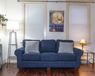 1 Br - Parking - Amazing View Nearby! - Pittsburgh - Living room