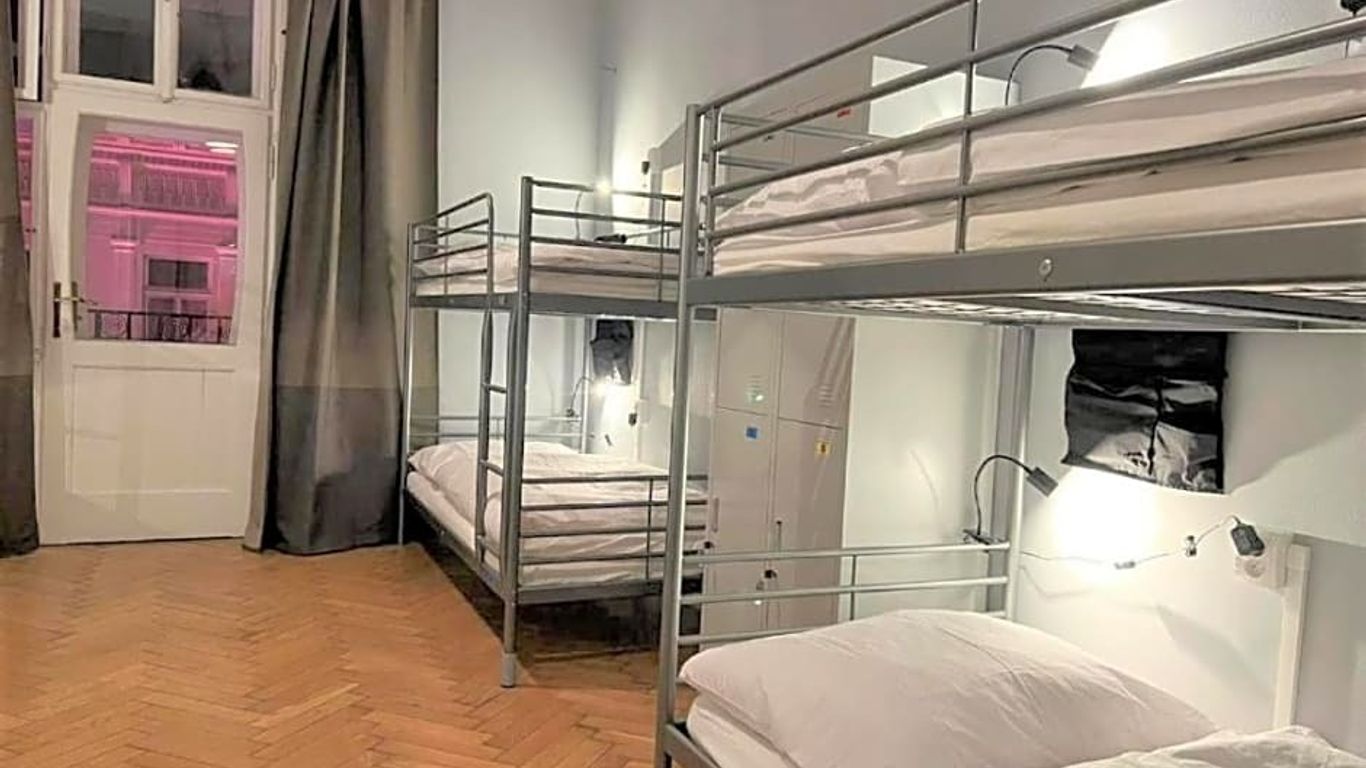 Globe Hostel Prague Adults Only